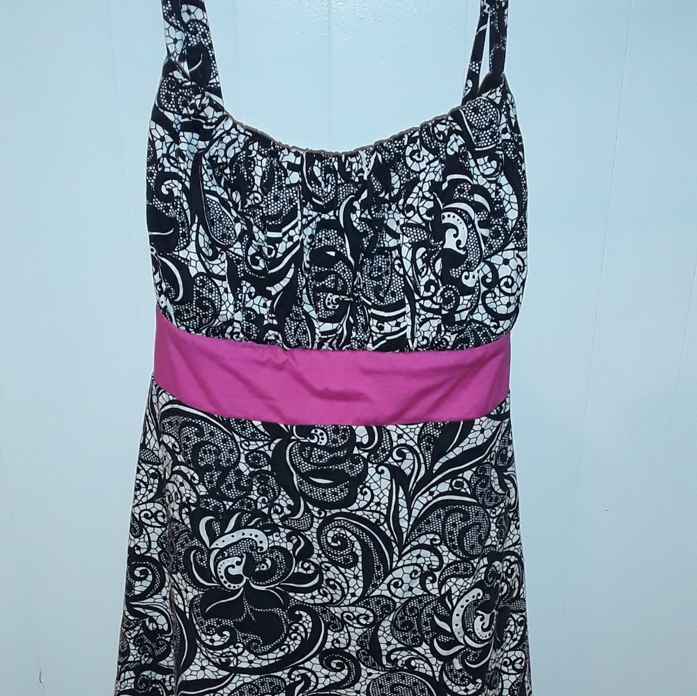 Plus size black and white patterned dress